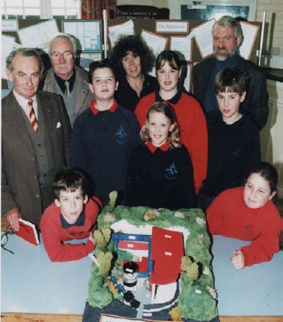 The Chippindale Venture, students at Compton C of E Primary School in 1998 with their design exercise