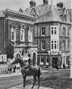 Junction of Staple Gardens and High Street