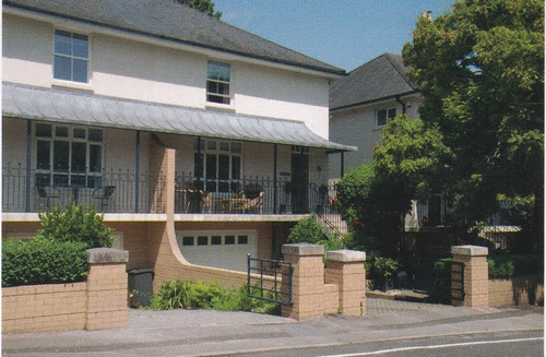 Balcony feature