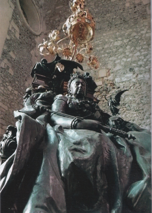 Statue of Queeen Victoria in the Great Hall, Winchester